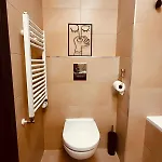 Orange S Parkovacim Mistem V Centru Mesta *