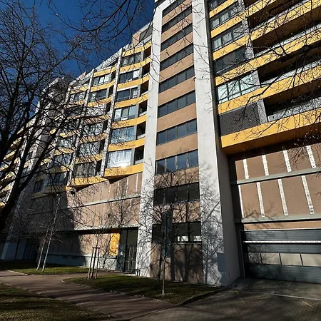 Orange S Parkovacim Mistem V Centru Mesta Appartamento