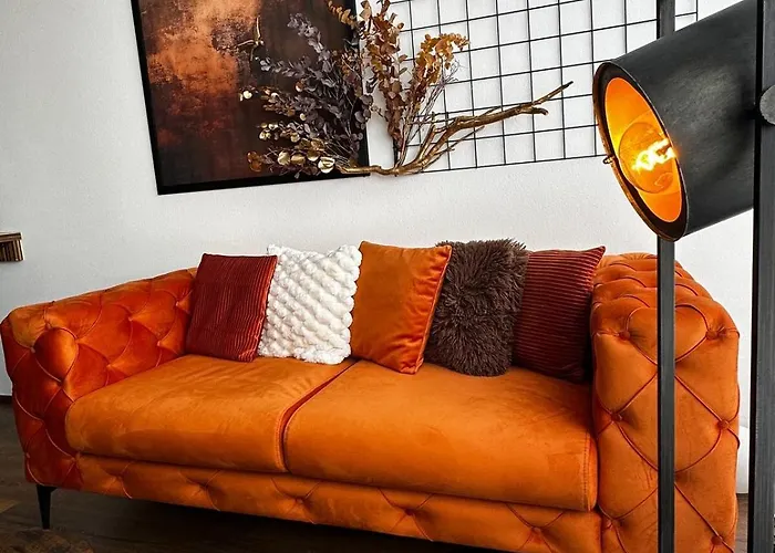 Orange S Parkovacím Místem V Centru Města